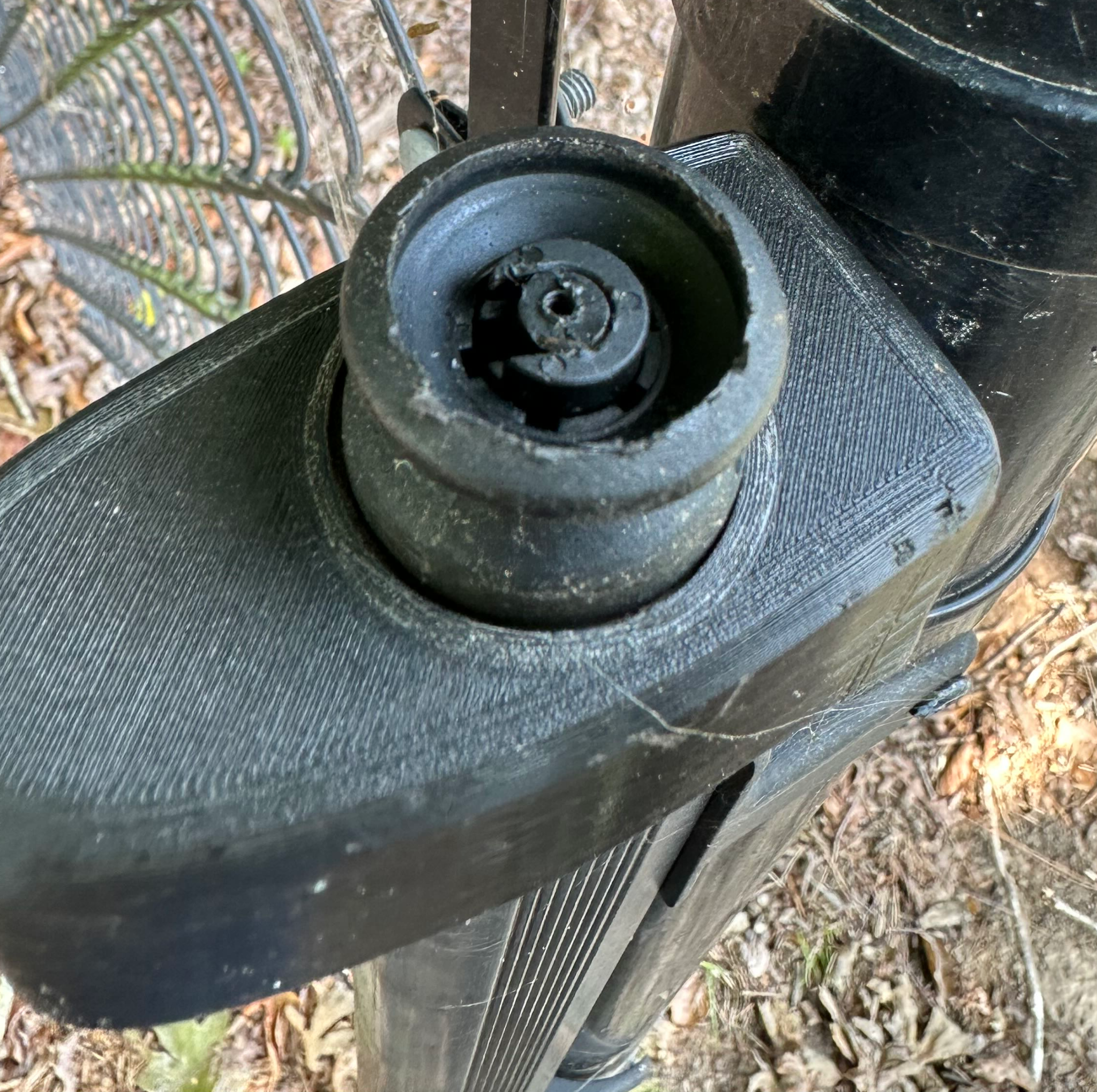 Shaft and clip visible after cap is removed