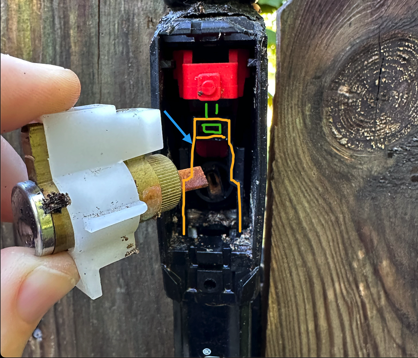 V3 internals showing the fork (orange) and shaft (green) after removing the lock unit